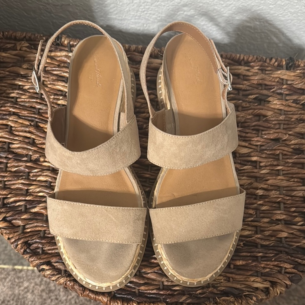 Universal Thread Tan Slip-On Sandals with Wide Strap